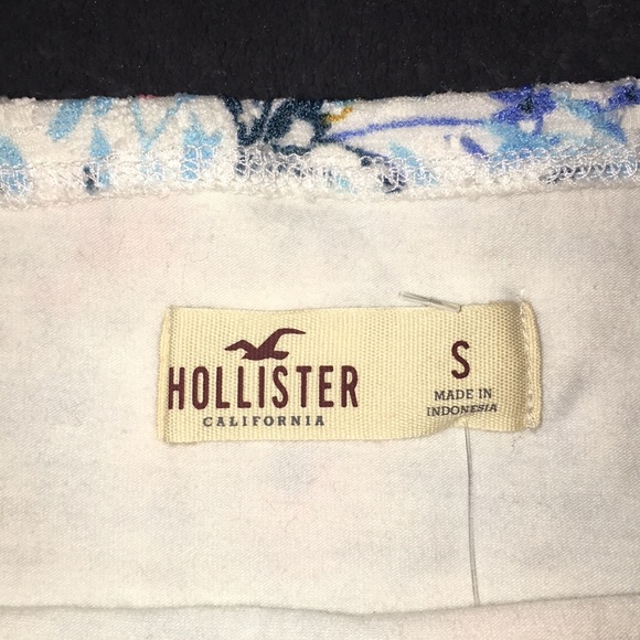 Floral Off-the-shoulder Crop Top - Picture 2 of 3